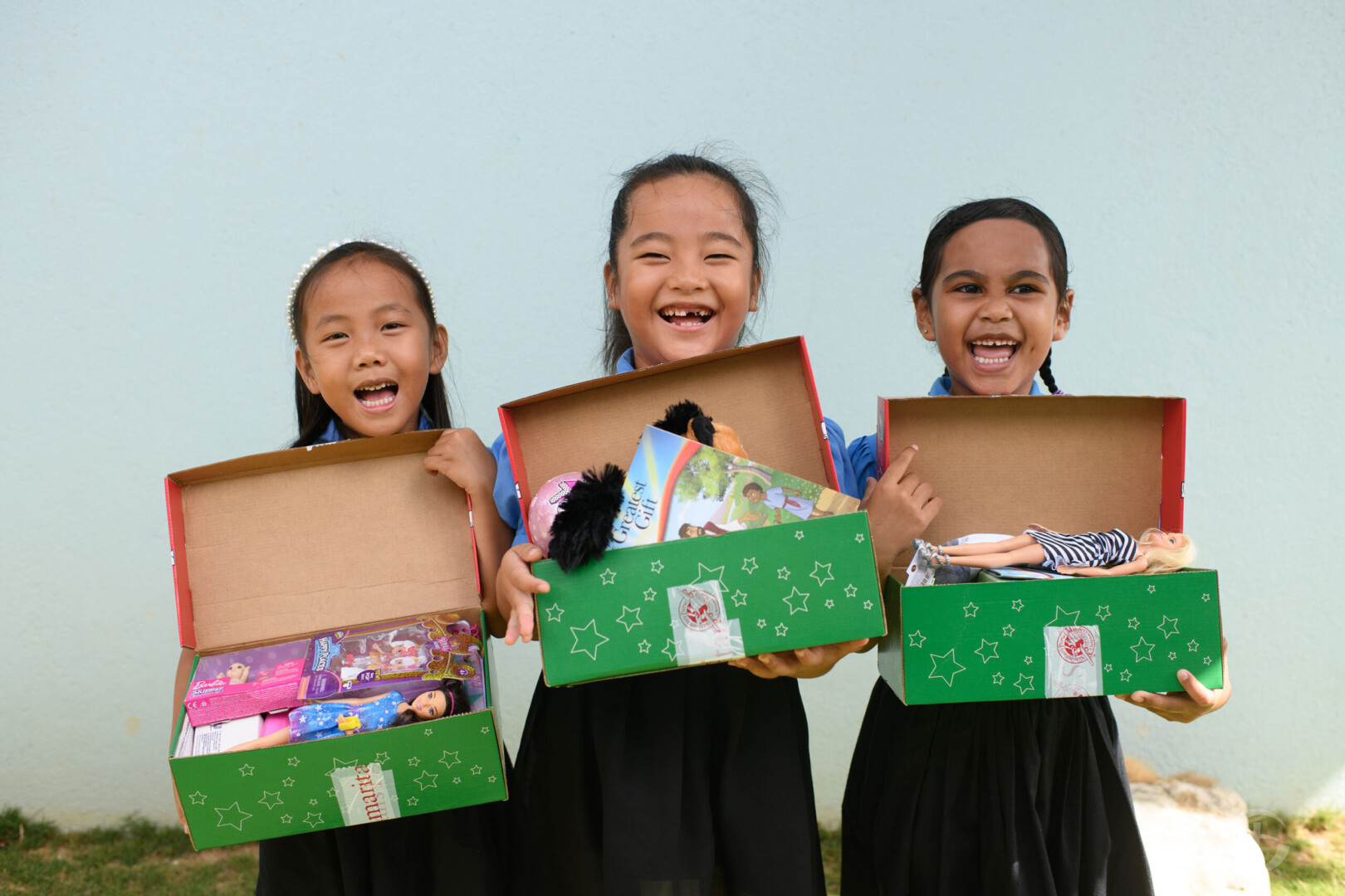 2034PS-E-932-scaled shoeboxes overflowing